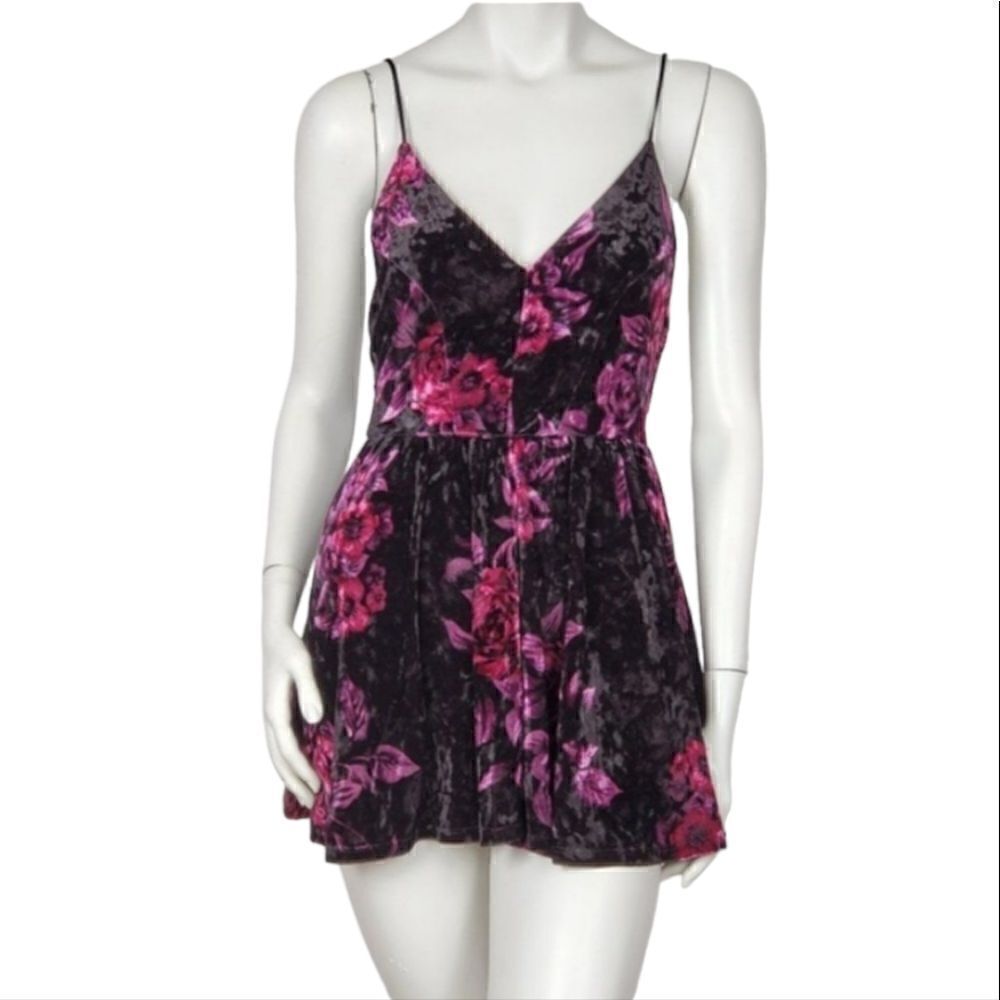 T•I•M•I•N•G   Short Shorts Jumpsuit Velvet Floral Print‎